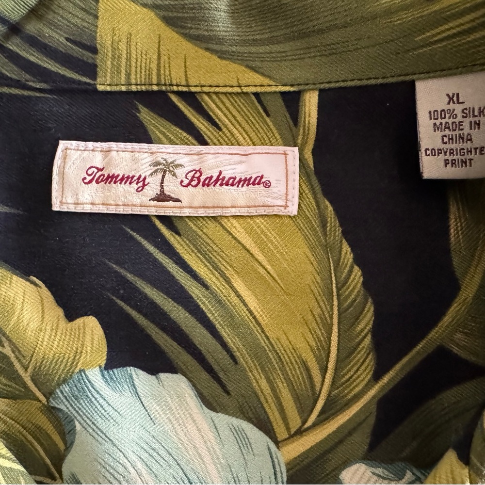 Tommy Bahama Men's XL Silk Tropical Hawaiian Cruise Button Down Shirt - Picture 2 of 7